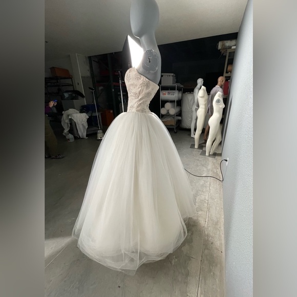 Vintage Monique Lhuillier gown - Picture 3 of 12